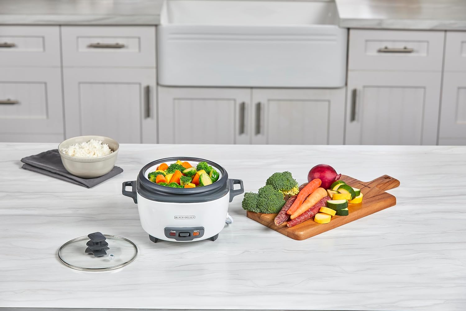 BLACK+DECKER 6-Cup Rice Cooker with Steaming Basket - Image 2